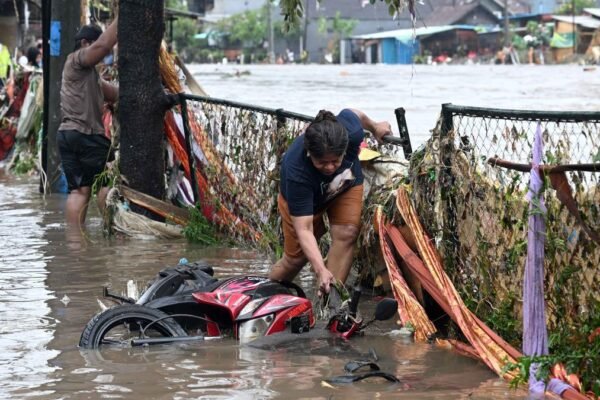 Bibit Siklon 93S: BMKG Peringatkan Hujan Lebat dan Gelombang Tinggi