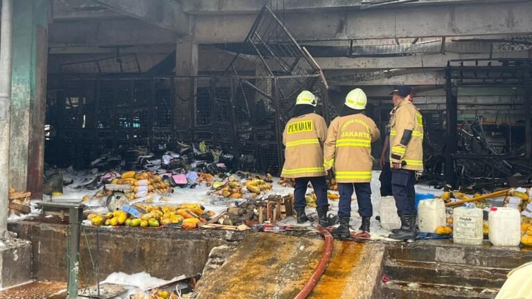 Pemprov DKI Beri Bantuan Rp 5 Juta ke Pedagang Korban Kebakaran Kramat Jati