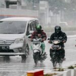 Cuaca Jabodetabek: Hujan Ringan dan Waspada Potensi Ekstrem